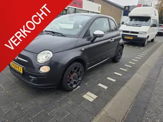 Fiat 500 1.4-16V Sport dit is een mooie mat zwarte fiat 500 met climatronic, half leer, sportvelgen,