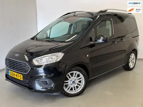 Ford Tourneo Courier 1.0 Titanium / Navi / Camera / Clima