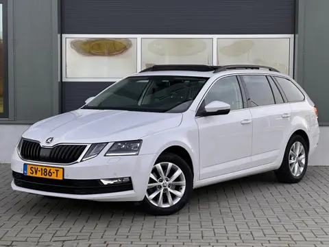 Skoda Octavia Combi 1.5 TSI Business DSG Pano CarPlay BTW