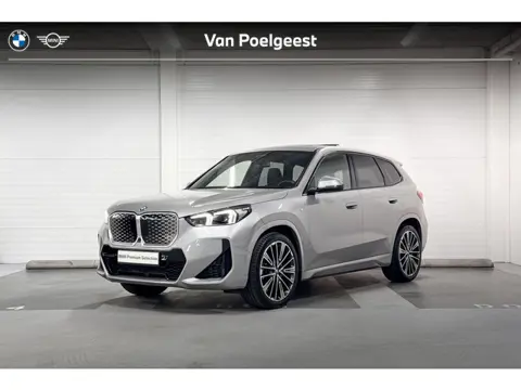 BMW iX1 xDrive30 Launch Edition | M-Sport | Panoramadak  | Stoelverwarming  | Harman Kardon |  Head-