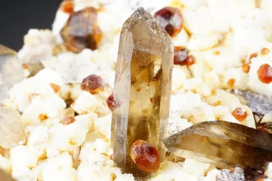 TOP SMOKY QUARTZ cluster met Oranje SPESSARTITE GARNETS en