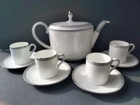 VERA WANG - Wedgwood - Thee / Koffiepot en 4 espresso