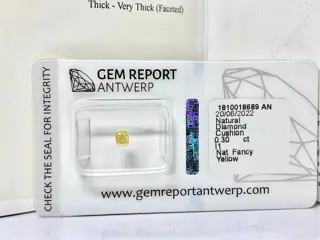 1 pcs Diamant - 0.30 ct - Cushion - fancy yellow - P1