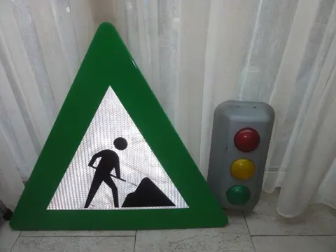 Decoratief object - verkeerslichten verkeersbord werk in