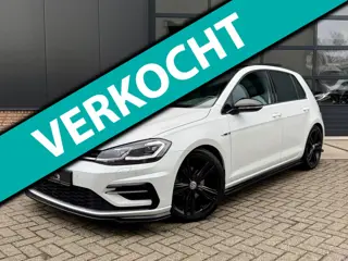 Volkswagen Golf 1.5 TSI Highline R-Line 150pk Pano/Virtual/Keyless/Nieuwstaat