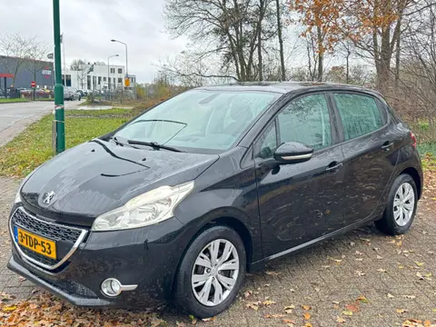 Peugeot 208 1.2 VTi Envy PDC/NAVI/DISTR.VV