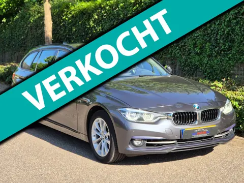 BMW 3-serie Touring F31 High Executive Sport Elk. Trekhaak Navi RIJKLAAR NEW APK Grijs Garantie MOG.