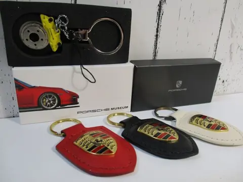 Decoratief object - Set: 3x key tag + 1x from Museum -