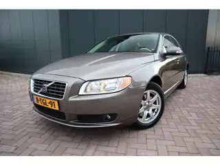 Volvo S80 2.5 T Momentum automaat Nieuwstaat Leder Afneembare trekhaak Pdc. Etc.