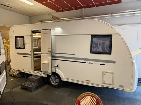 Adria Altea 472 PU FRANSBED RONDZIT TOP