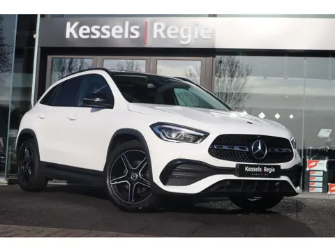 Mercedes-Benz GLA 200 AMG Night Pano Ambient HuD El.Haak CarPlay 19” Sensoren Stoelverwarming