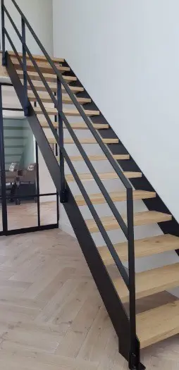 Rechte trappen, steektrappen op maat gemaakt