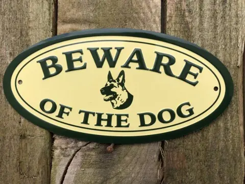 Deurbord hier waak ik , deurbord , hondenbord