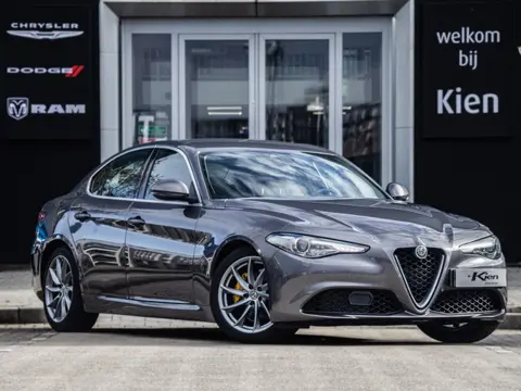 Alfa Romeo Giulia 2.0T Super  | Xenon | Navi | Clima | BTW |