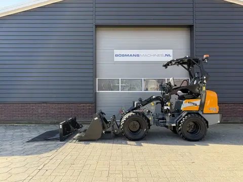 Giant G1500L X-tra minishovel NIEUW €585 LEASE giekvering