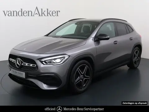 Mercedes-Benz GLA 180 AMG // Camera // Elek. Achterklep // Sfeerverlichting // Night pakket // 19" A