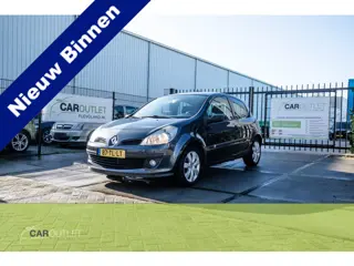 Renault Clio 1.4-16V Expression Leuke Clio met Goed navi systeem en lekkere geluids-installatie Rijd