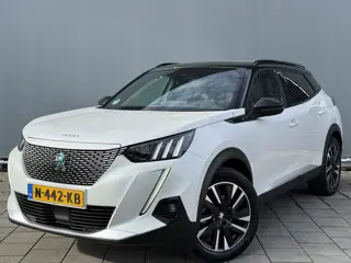 Peugeot e-2008 BWJ 10-2021 | EV GT 136PK Pack 50 kWh | PANO DAK | TREKHAAK | CLIMA | NAVI | CAMERA A