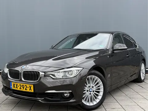 BMW 3-serie BWJ 12-2016 | 330e 252PK High Executive | LEER | SPORTSTOELEN | CAMERA A | STOEL VERW | 