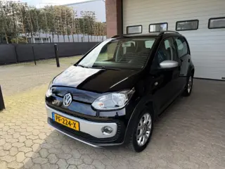 VOLKSWAGEN UP 1.0 cross Up! navi stoelverw. PDC cruise