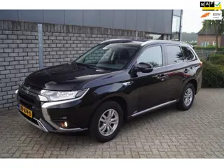 Mitsubishi Outlander 2.4 PHEV Pure 4WD Automaat Leder/Alcantara Navi Camera Apple Carplay Clima Crui