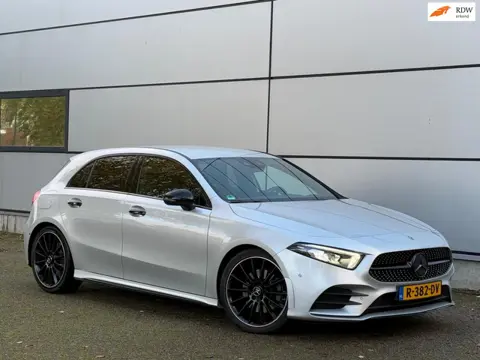 Mercedes-Benz A-klasse 250 e AMG Night Pakket |ACC |Sfeer |High LED |Stoelverw |Nap |Boekjes