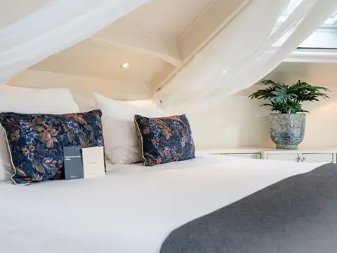 Superior TuinSuite met vrijstaand ligbad sunshower en eigen terras