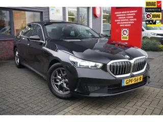 BMW 5-serie 520i / Blind Spot / Keyless / Carplay / Camera / Elek. stoelen / Dealeronderhouden