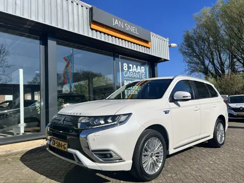 Mitsubishi Outlander 2.4 PHEV Intense+ (bj 2019, automaat)