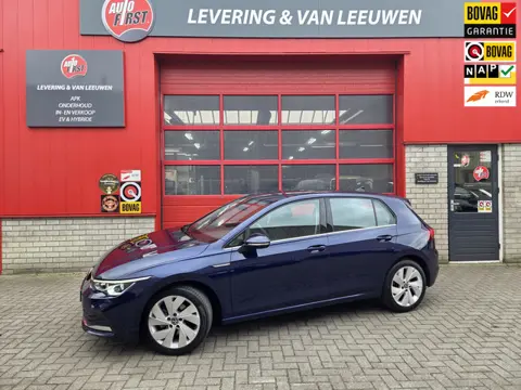 Volkswagen Golf 1.5 eTSI Style Automaat/ Parkeersensoren V + A/ Android auto- Apple Carplay/ LM velg