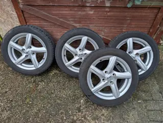 15 inch lichtmetalen velgen met winterbanden – 4x100 – ET39