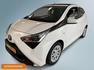 Toyota Aygo 1.0 VVT-i x-play Cabrio | Airco | Achteruitrijcamera | Apple Carplay/Android Auto |