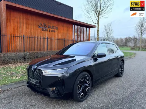 BMW IX XDrive50 112 kWh, incl. BTW, trekhaak, H&K, Pano, leder