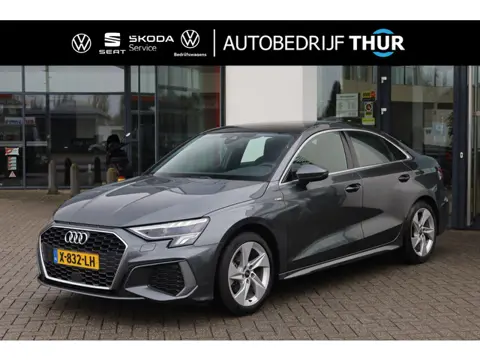 Audi A3 Limousine 30 TFSI S edition 110PK / 81kW panoramadak stoelverwarming s-Line in en exterieur 