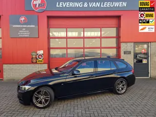 BMW 3-serie Touring 318i M Sport Corporate Lease Automaat Navigatie/Lederen bekleding/ Parkeersensor