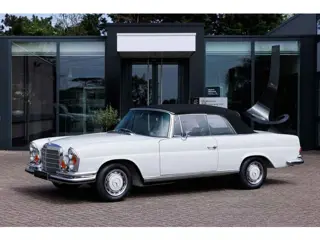 Mercedes-Benz W111 280 SE Cabriolet | Volledig gerestaureerd | Flachkühler | Compleet gerestaureerd 