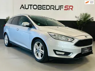 Ford Focus Wagon 1.0 Titanium Trekhaak Camera! 17 INCH! Elektr Stoelen! Vol opties!