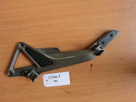 LINKER SCHETSPLAAT Honda CB 600 F 1998 - 2004
