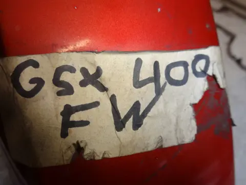 VOORSPATBORD Suzuki GSX 400 F 1981 - 1984