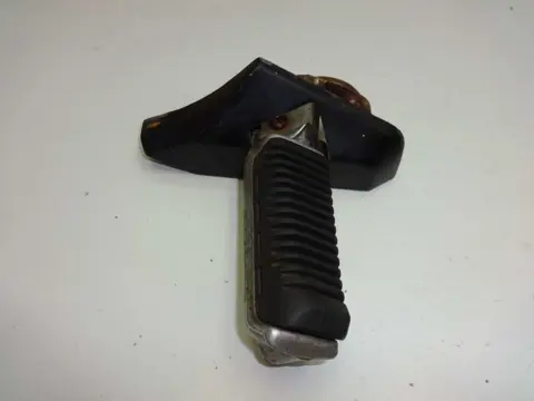 VOETSTEUN LINKS Suzuki GSX 750 1984 - 1986