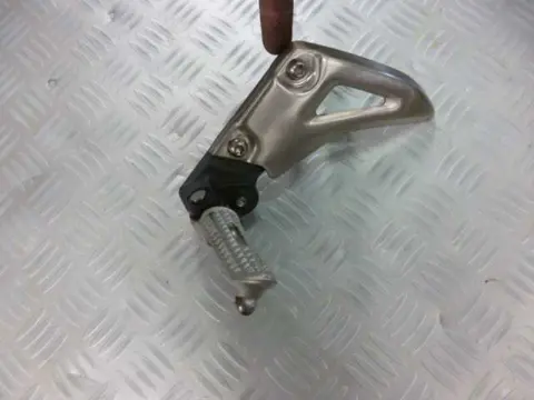 LINKER SCHETSPLAAT Triumph Speed Triple 1050 2011 - 2012