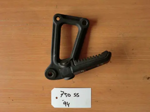 DUO VOETSTEUN LINKS Ducati 750 SS Supersport 1990 - 1998