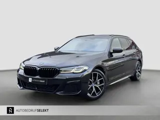 BMW 5-serie Touring 530e xDrive M-Sport | Pano | Trekhaak | Laser | Harman Kardon | Head Up | Comfor