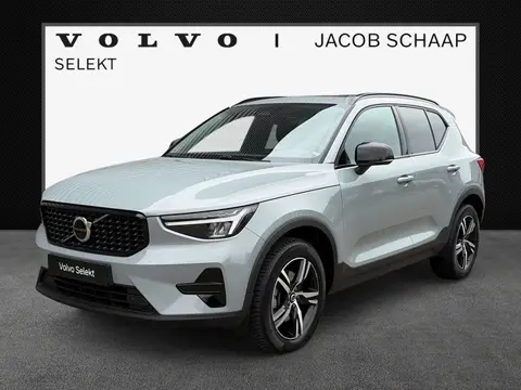 Volvo XC40 2.0 B4 Plus Dark / Panoramadak / Lederen bekleding / Trekhaak / Parkeerverwarming /