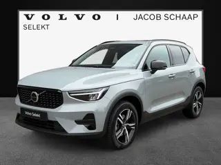 Volvo XC40 2.0 B4 Plus Dark / Panoramadak / Lederen bekleding / Trekhaak / Parkeerverwarming /