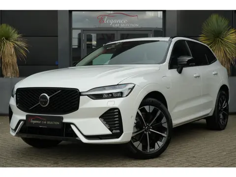 Volvo XC60 2.0 T8 FACELIFT Plug-in hybrid AWD Ultra Dark 455pk Panoramadak/Luchtvering/Trekhaak