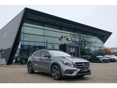 Mercedes-Benz GLA-klasse GLA180 AMG 122pk Panoramadak Night pakket Climate control Cruise control Tr