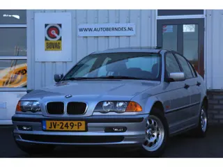 BMW 3 Serie 318i Executive Aut.*Perfect Onderh!*Uniek netjes*Youngtimer*Airco/Afneemb. Trekhaak/Schu