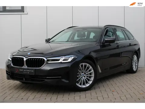 BMW 5-serie Touring 520e ACC I LASER I KEYLESS I EL. TREKH. I MEMORY I CARPLAY I CAM I SFEERVERL. I 