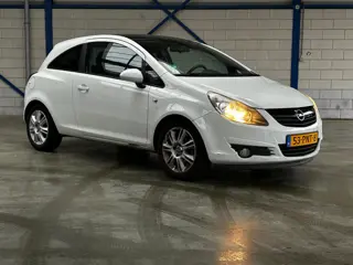Opel Corsa 1.4-16V Color Edition